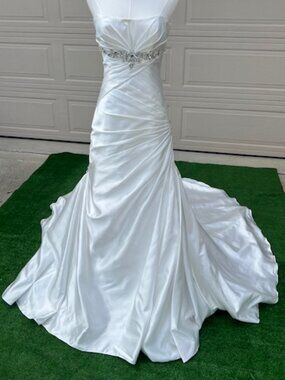 NWT Maggie Sottero Strapless Satin Bridal Gown – Diamond White – Size 8